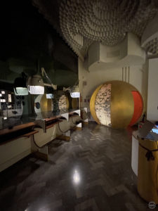 LECCE CREATIVA | Wine bar | Ex Parrucchiere TONY (La porta di ingresso vista dall'interno)